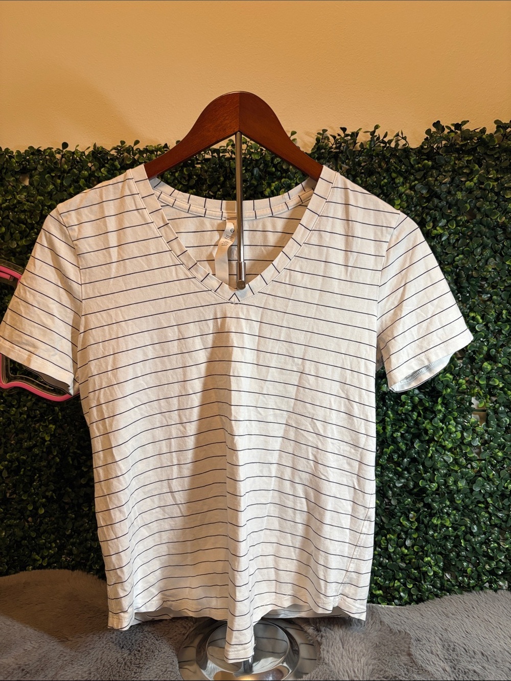 lululemon athletica White Striped V-Neck Tee Size 4
